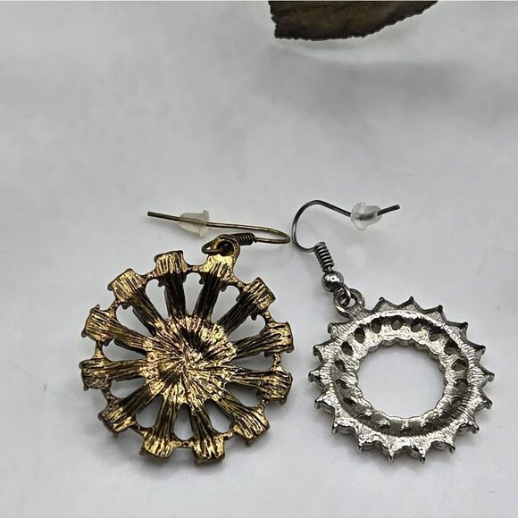 "5/$25" Pair of Mismatched Round Floral Pearl Dangle Earrings - Picture 6 of 6